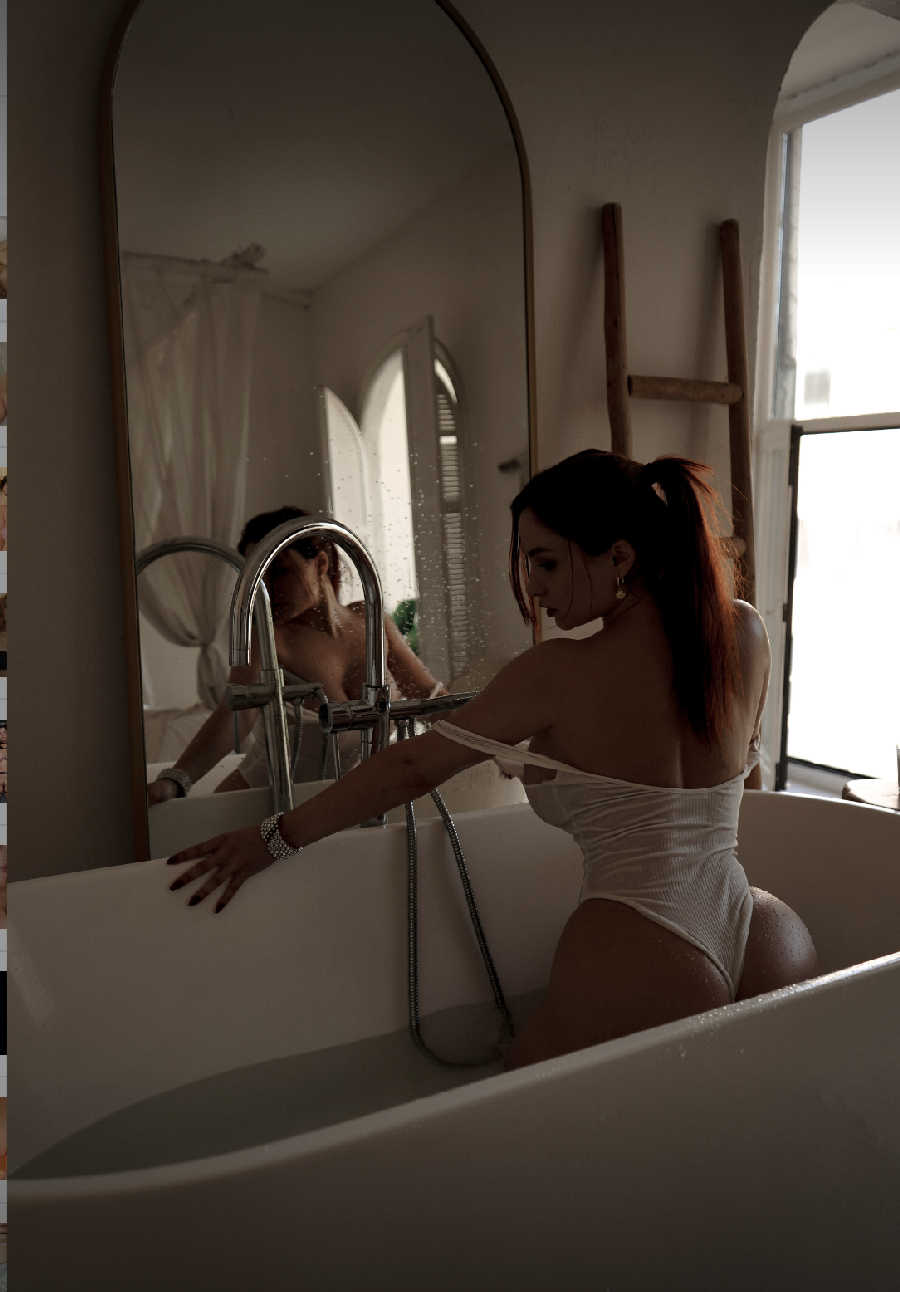 A playful frame from Miranda Faith nude — online in Fushun