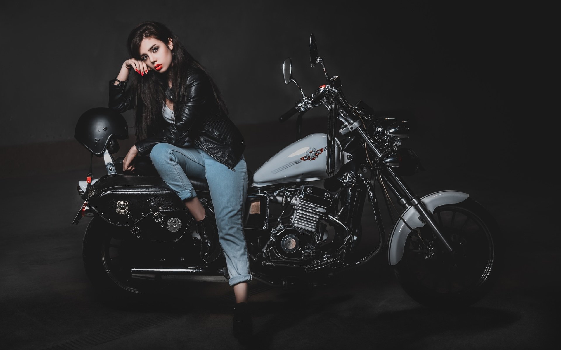 Biker girls: style and drive in Fushun