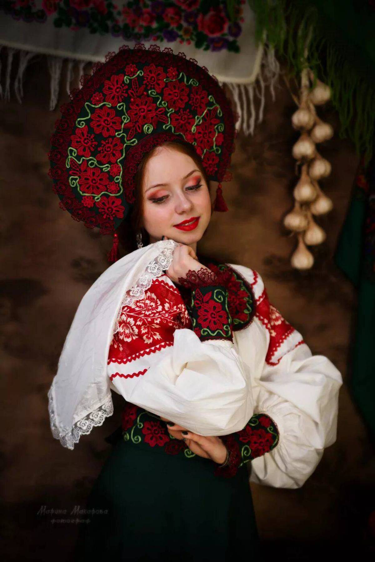 Women in Slavic costumes underwear in Fushun