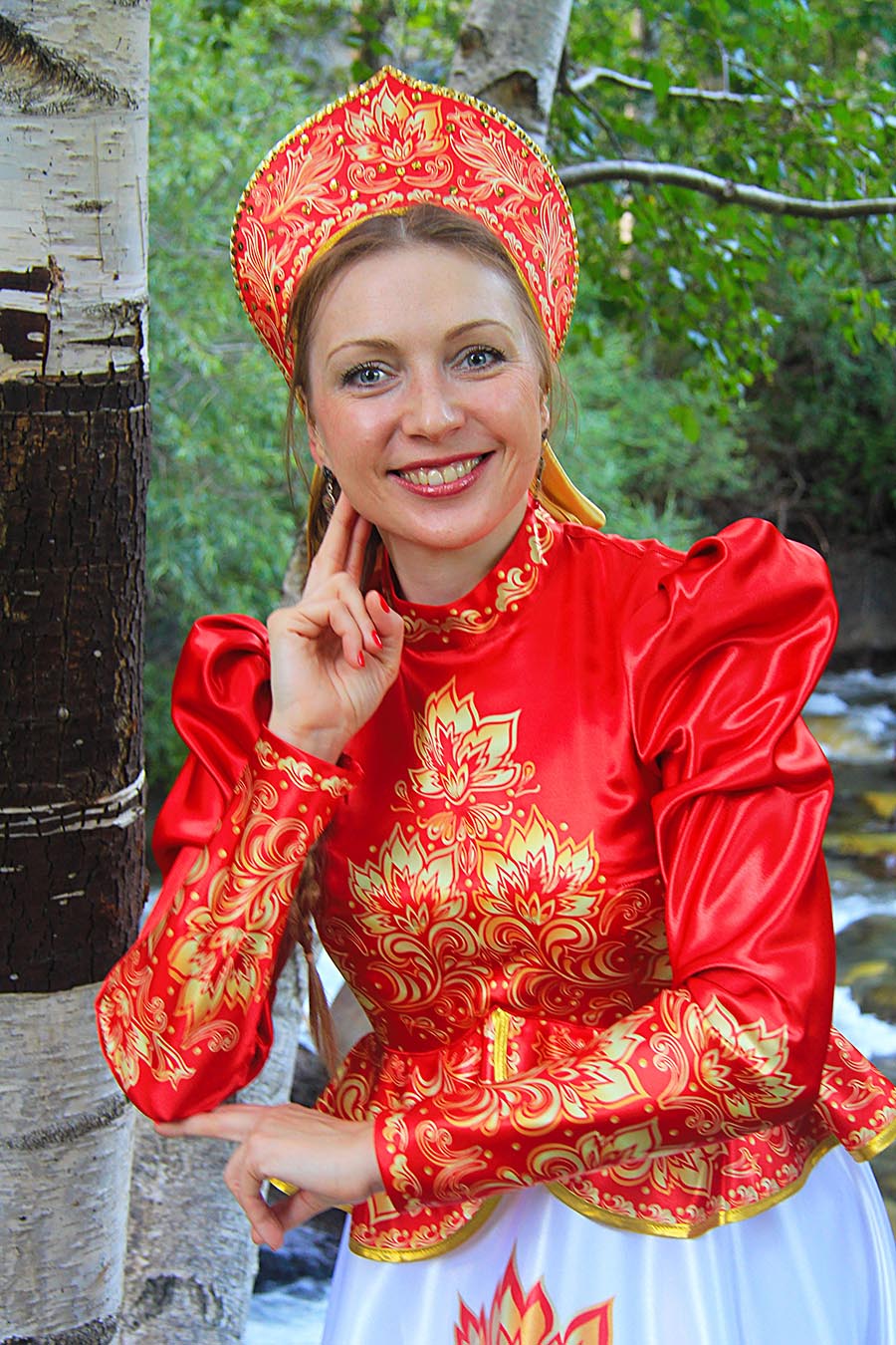 Women in Slavic costumes in Fushun