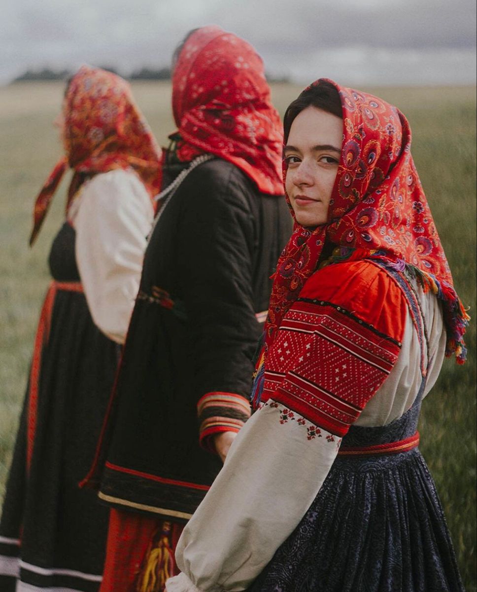 Women in Slavic costumes in Fushun