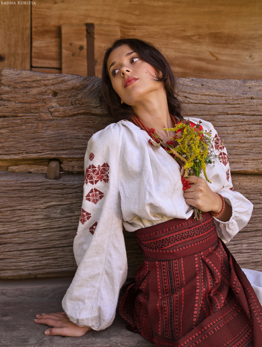 Girls in Slavic costumes in Fushun