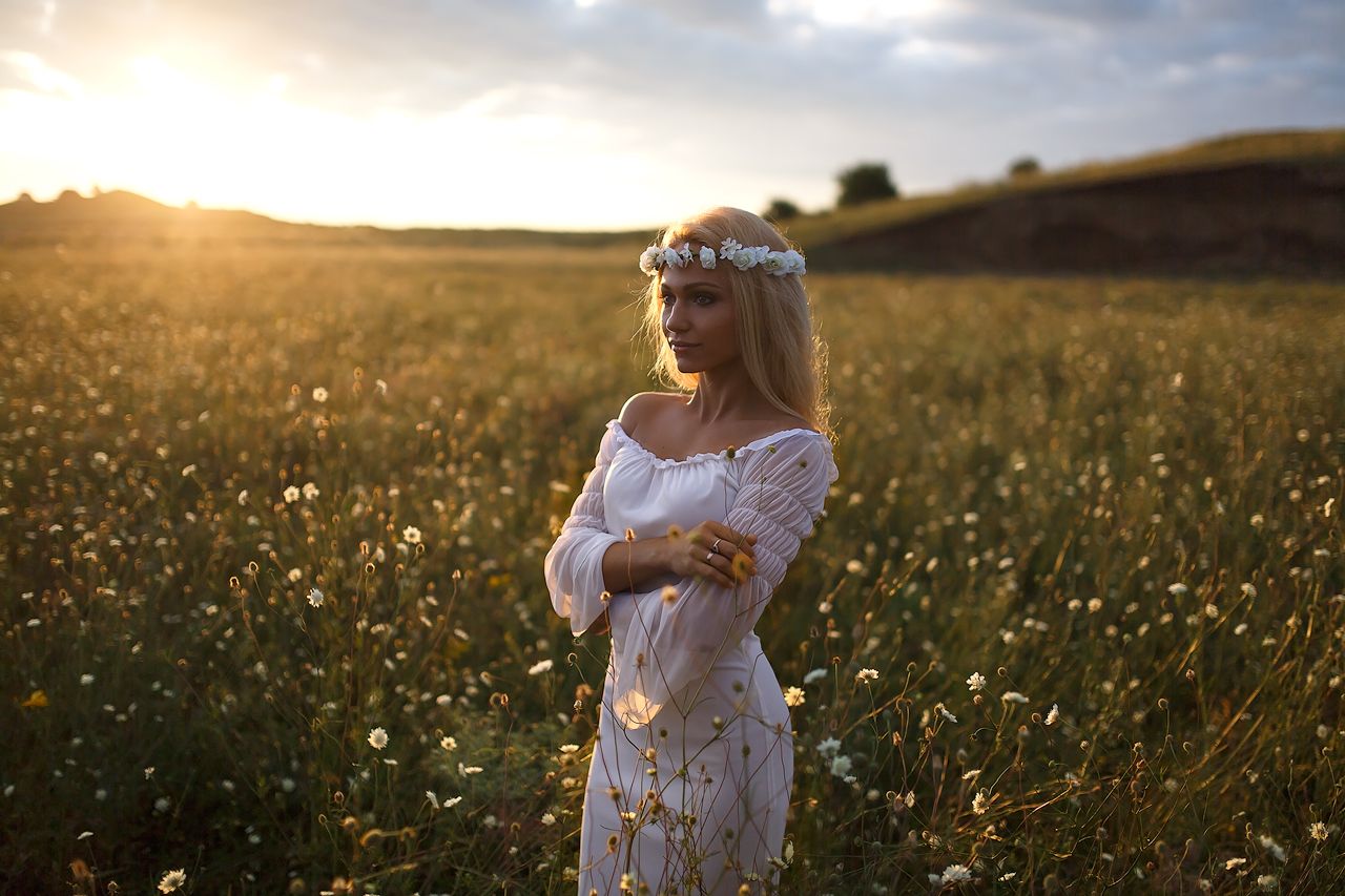 Girls in Slavic costumes in Fushun