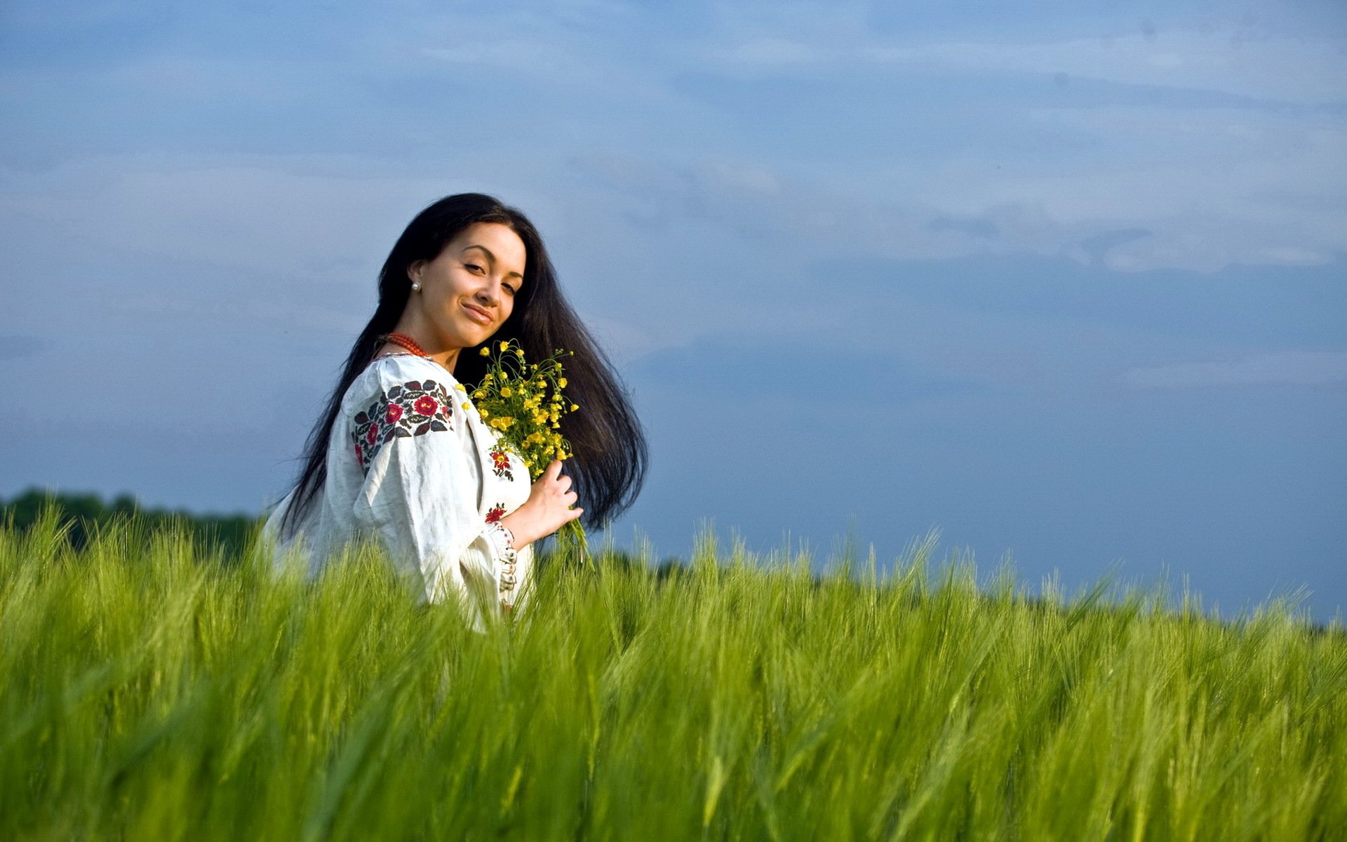 Girls in Slavic costumes in Fushun