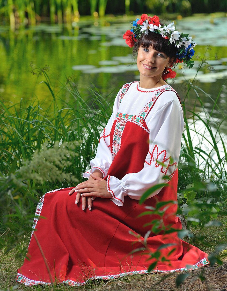 Beautiful girl Girls in Slavic costumes in Fushun